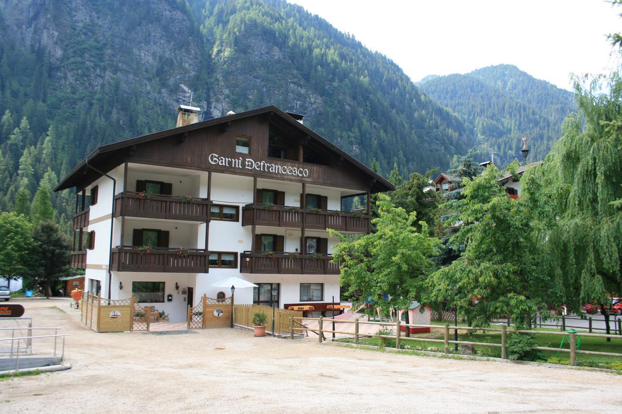 Garni Defrancesco Hotel Campitello di Fassa Bagian luar foto