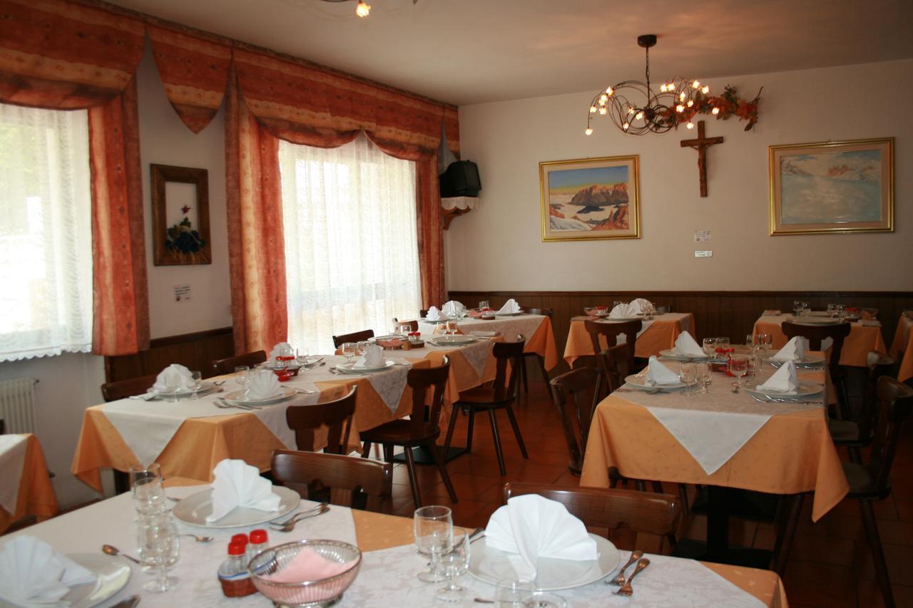 Garni Defrancesco Hotel Campitello di Fassa Bagian luar foto