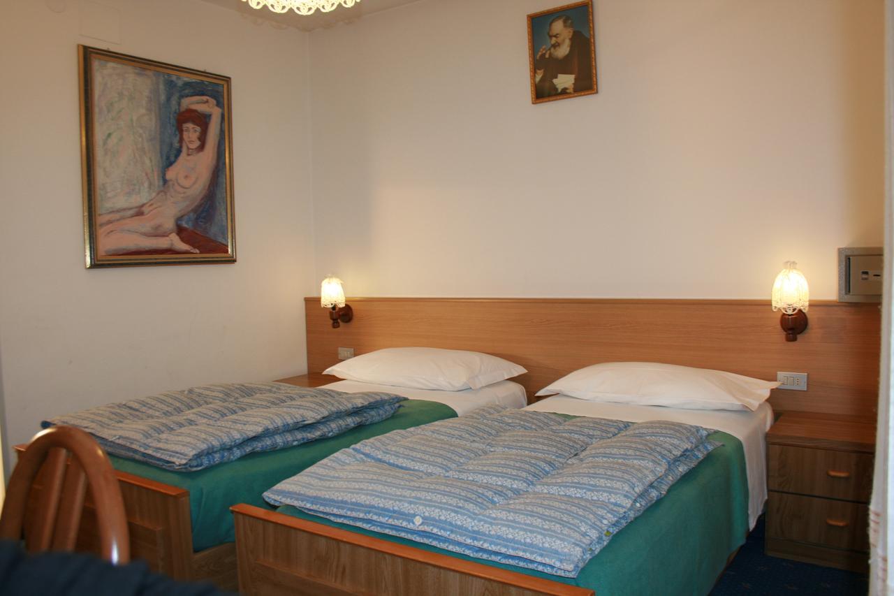 Garni Defrancesco Hotel Campitello di Fassa Bagian luar foto