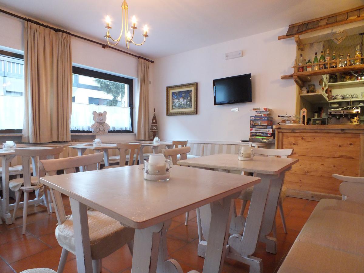 Garni Defrancesco Hotel Campitello di Fassa Bagian luar foto