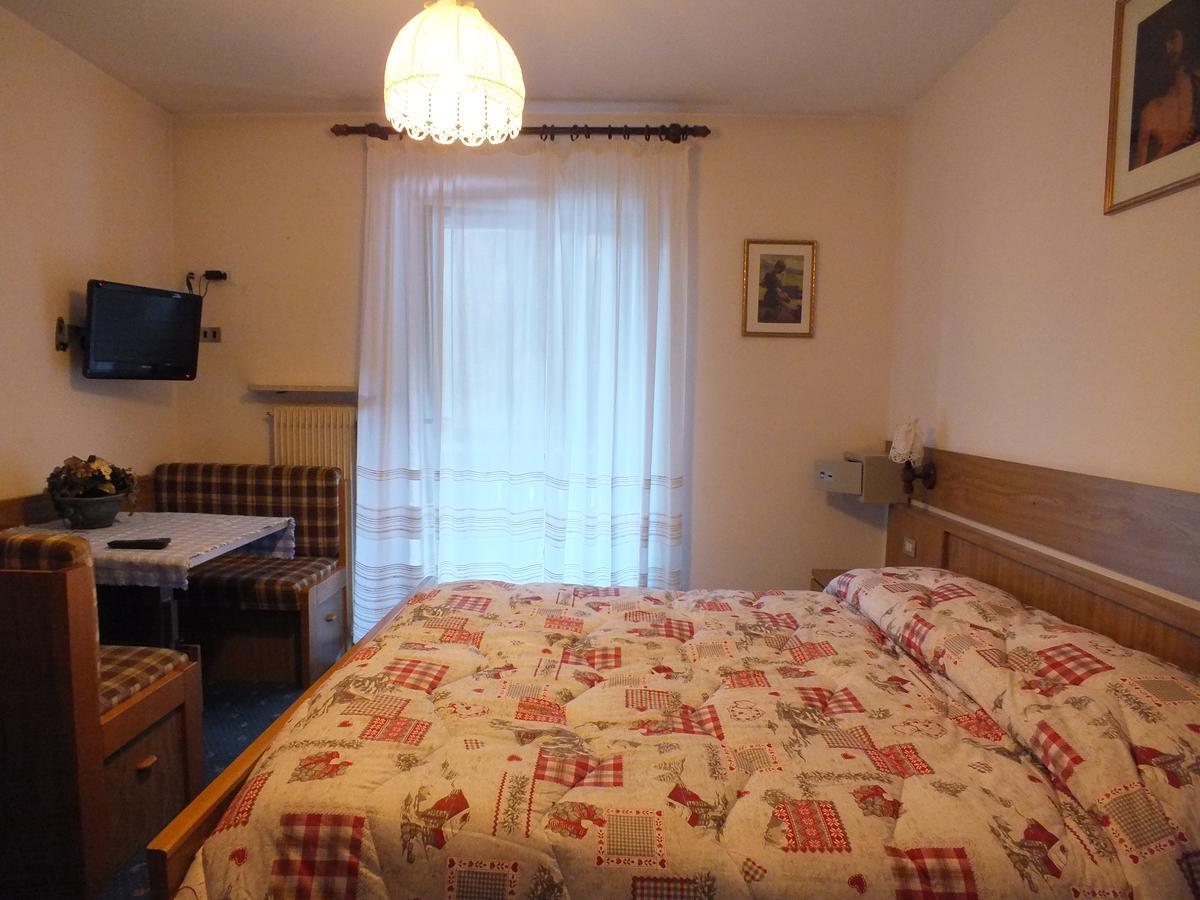 Garni Defrancesco Hotel Campitello di Fassa Bagian luar foto