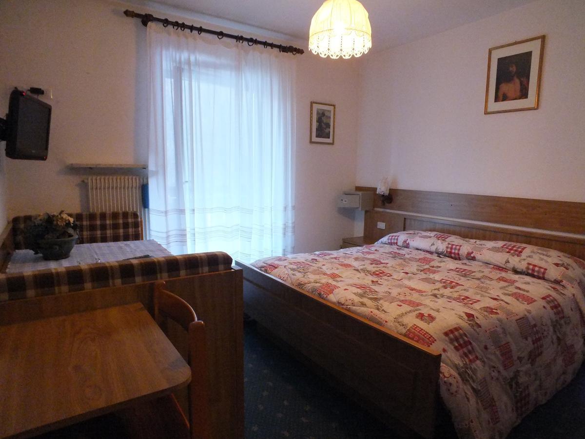 Garni Defrancesco Hotel Campitello di Fassa Bagian luar foto