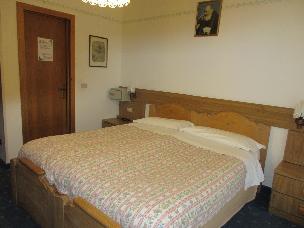 Garni Defrancesco Hotel Campitello di Fassa Bagian luar foto